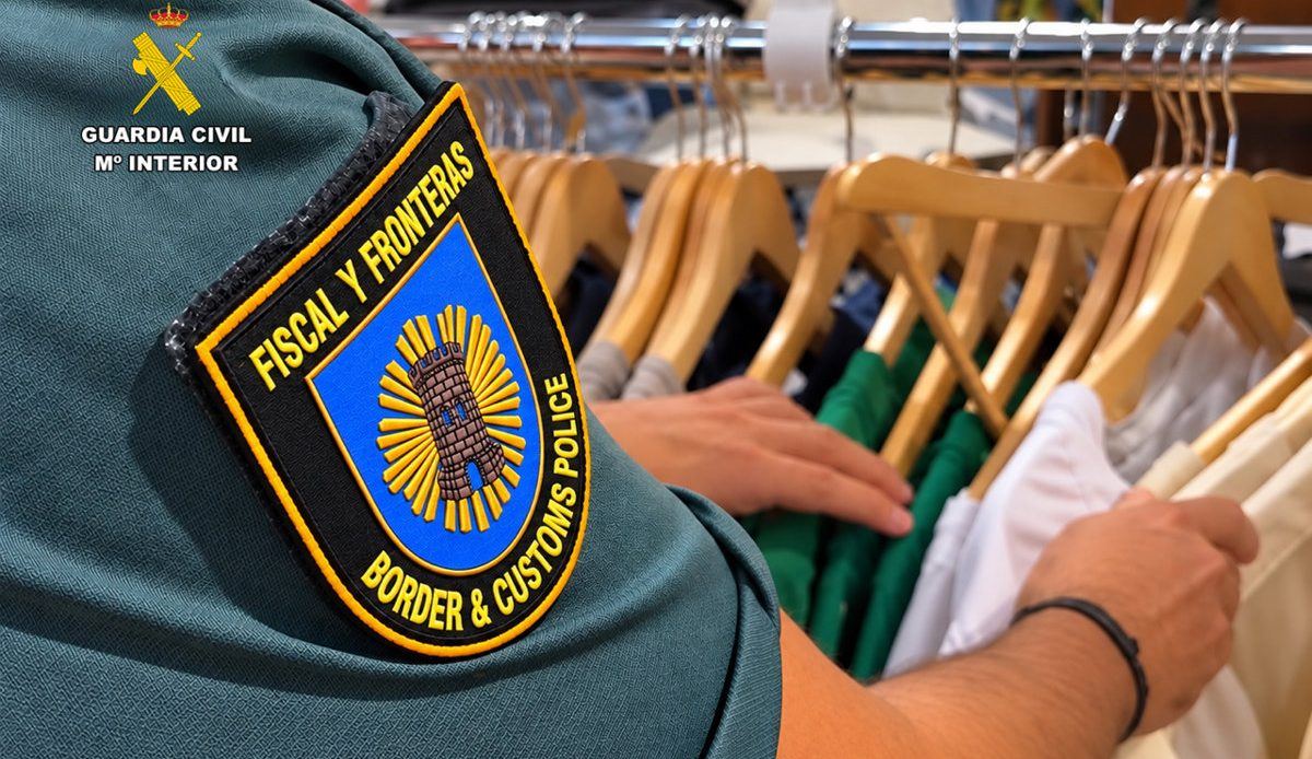 Casi 2.300 prendas de ropa asiática sin papeles, intervenidas en una tienda de Plasencia
