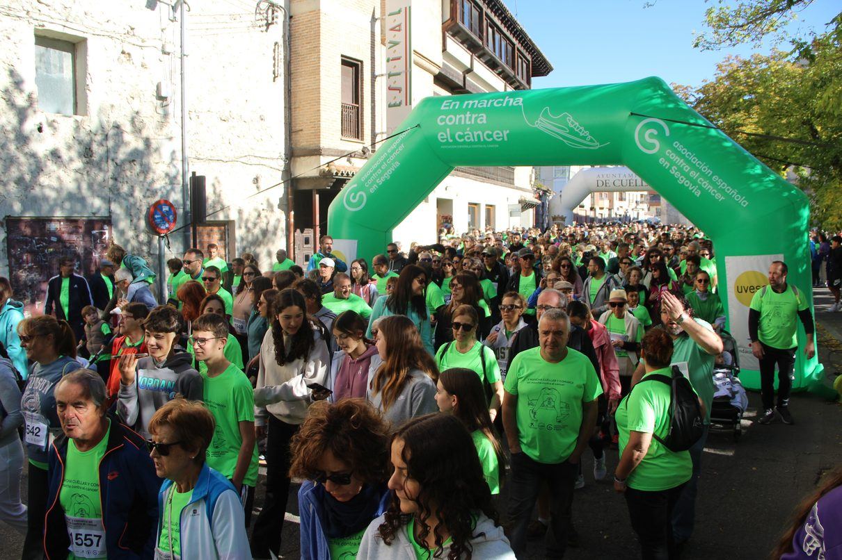Cuéllar se vuelca con los más pequeños en su marcha anual contra el cáncer