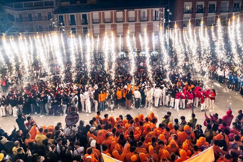 Guadalajara se despide de sus fiestas con fuego, toros y el cielo lleno de aviones