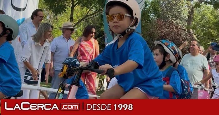 Dos mil quinientas personas convierten las calles de Guadalajara en un río de pedales en la edición más multitudinaria de su