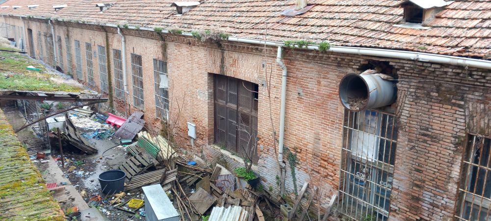El Fuerte de San Francisco esconde una bomba de relojería: 330 toneladas de residuos peligrosos en una nave abandonada