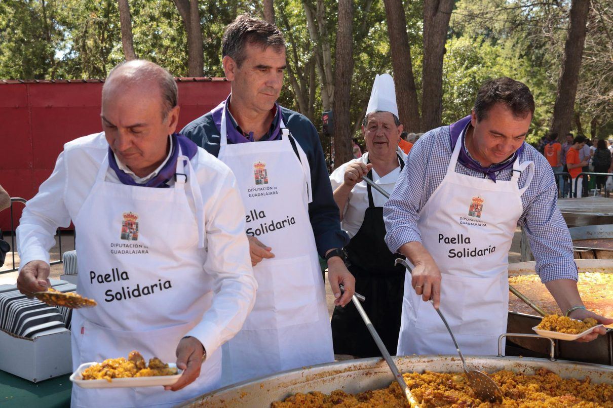 La Paella Solidaria de las Peñas recaudará fondos para los enfermos de esclerosis múltiple y otras patologías neurológicas de