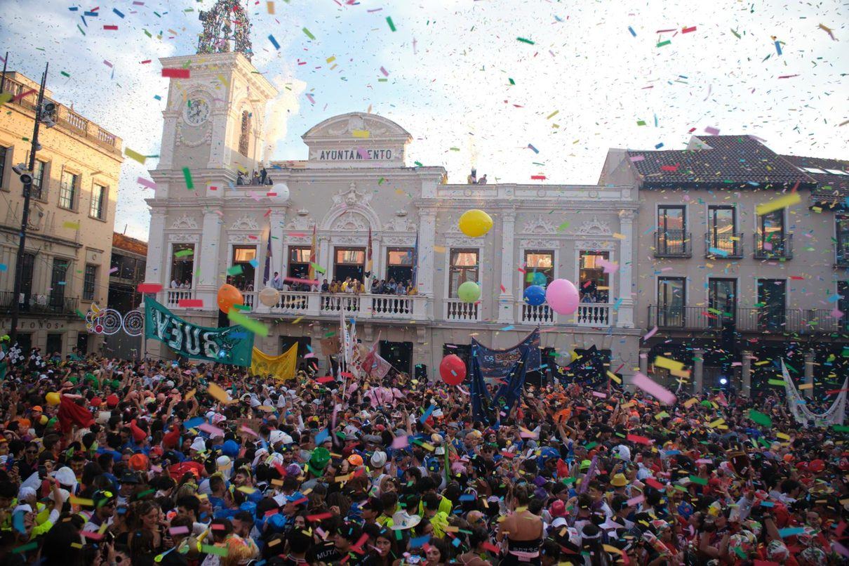Alovera estrena sus fiestas patronales con más peñas que nunca tras el tradicional chupinazo