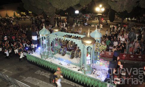 La peña Las Torres se corona en el 49 Desfile de Carrozas de Azuqueca con una propuesta inspirada en 'El cascanueces'