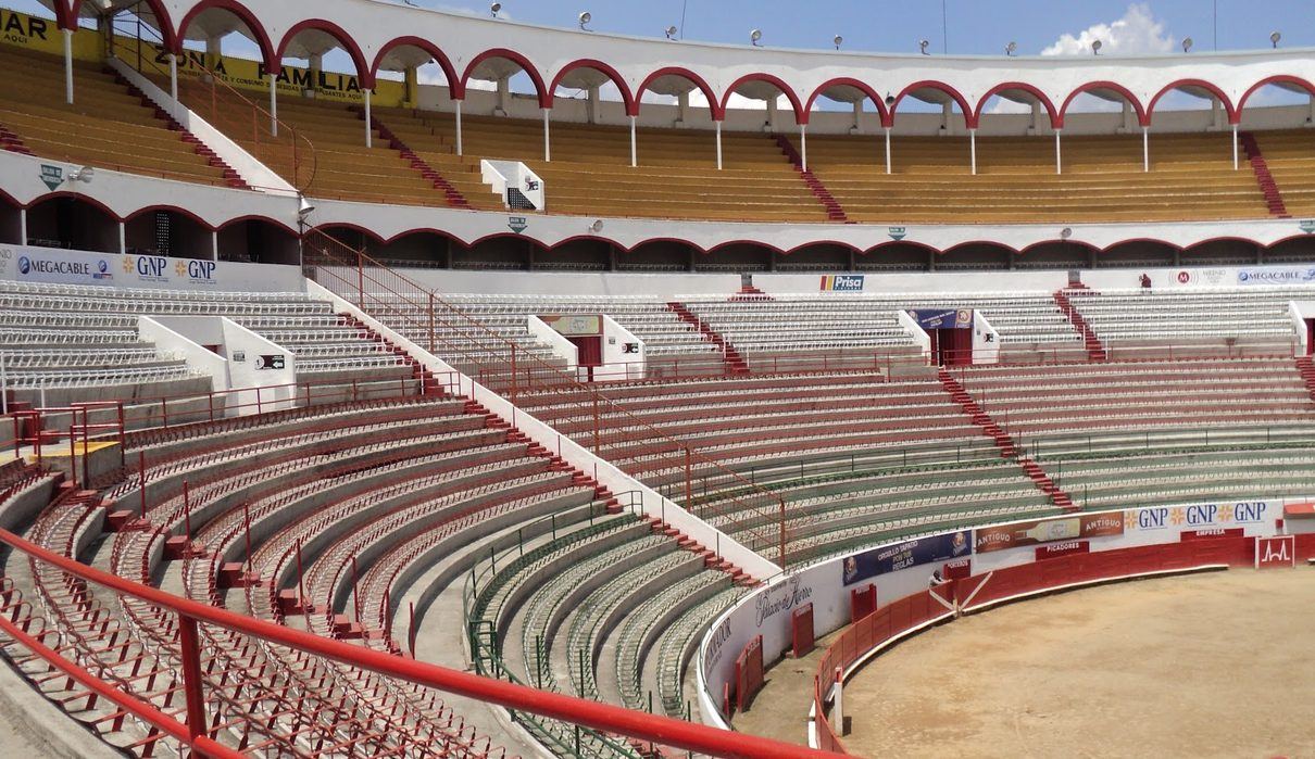 El quinto encierro de las Ferias de Guadalajara debuta en miércoles con tranquilidad en el recorrido pero una plaza a medio l