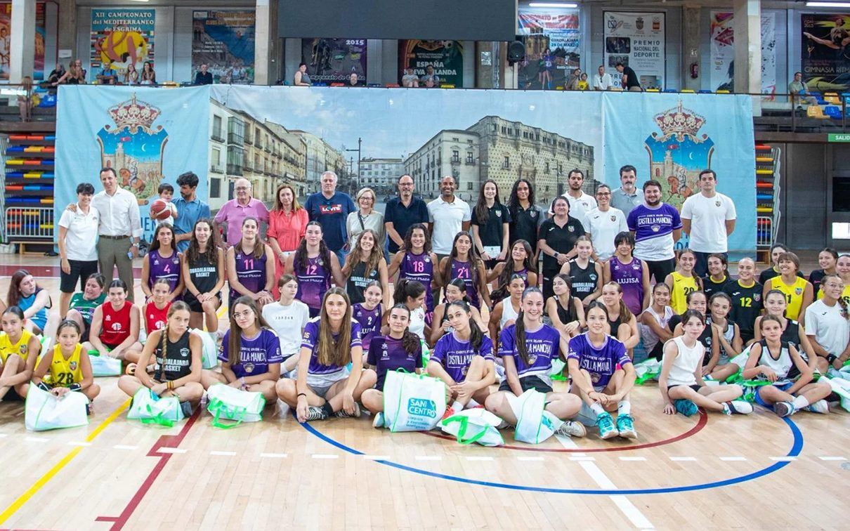 El baloncesto femenino de Guadalajara recibe su mayor homenaje en el III Encuentro que ya consolida una tradición