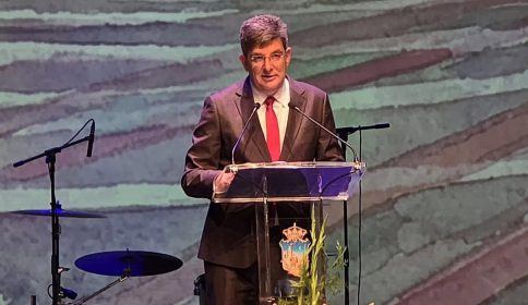 El rector de la Universidad de Alcalá llena de emoción y raíces el pregón que da el pistoletazo de salida a las Ferias de Gua