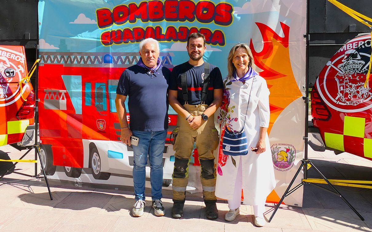 Los bomberos de Guadalajara convierten el parque de la Concordia en un aula de emergencias para las familias de las Ferias