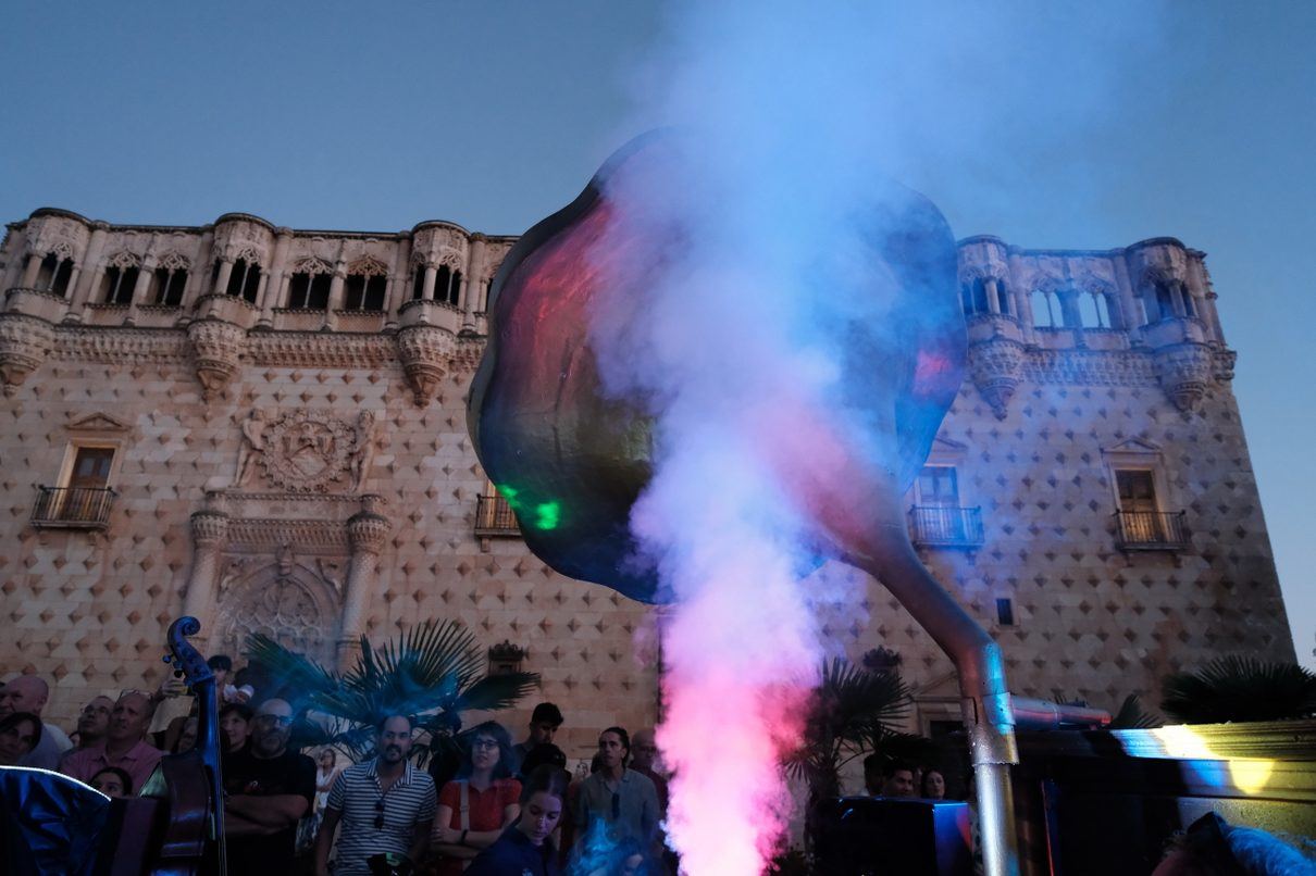 Guadalajara se rinde ante las Bellas Artes en un desfile inaugural que llenó de color y emoción sus calles