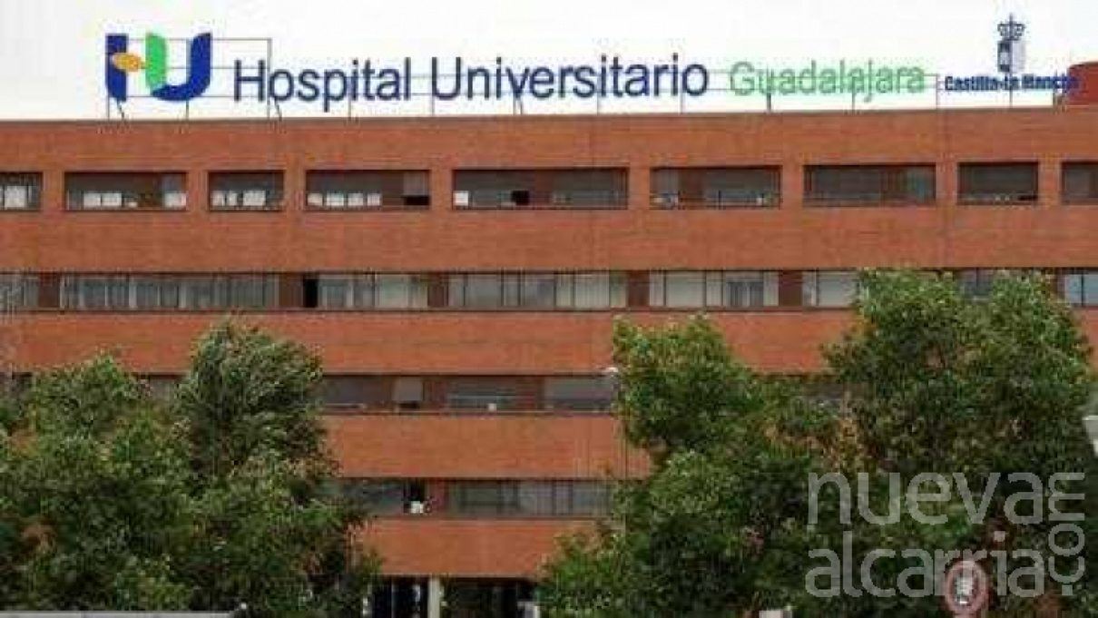 Cuentos espaciales para calmar el miedo al quirófano: el Hospital de Guadalajara entrega 400 libros a sus pequeños pacientes