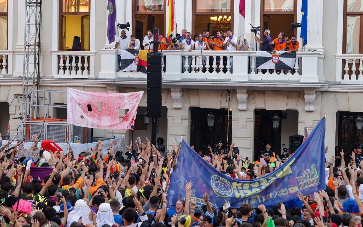 Escopitos enciende las Ferias de Guadalajara con miles de vecinos volcados en la Plaza Mayor