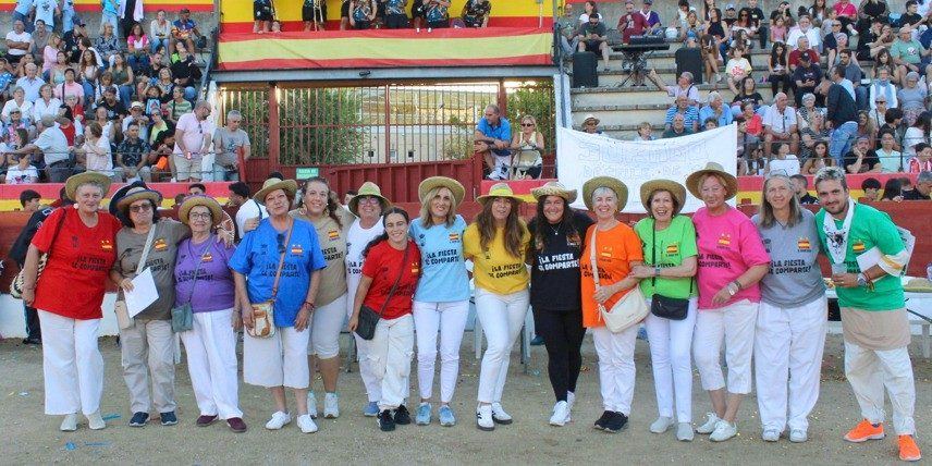 Las Chispás triunfan en el Concurso de Disfraces de El Casar con 19 peñas volcadas en la fiesta