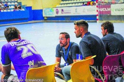 El BM Guadalajara suma su primera victoria en casa con un triunfo ante Zarautz (35-31)