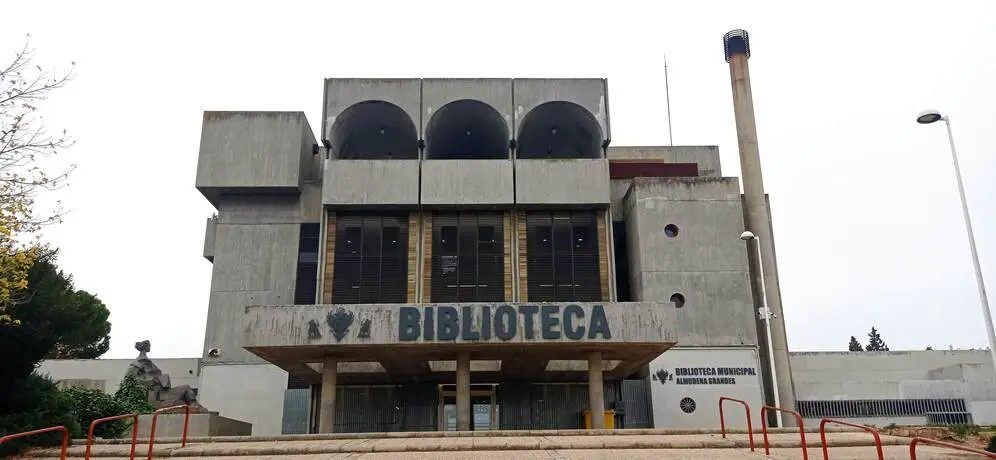 La Biblioteca Almudena Grandes de Azuqueca lleva casi dos meses con sus salas principales cerradas por un aire acondicionado