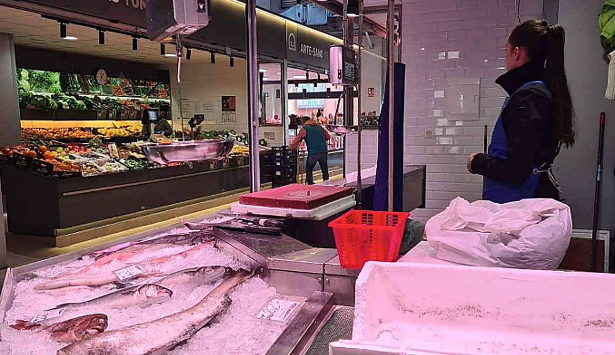 El mercado del Conde Luna arranca su renovación con solo dos nuevos comerciantes y siete veteranos que no se rinden