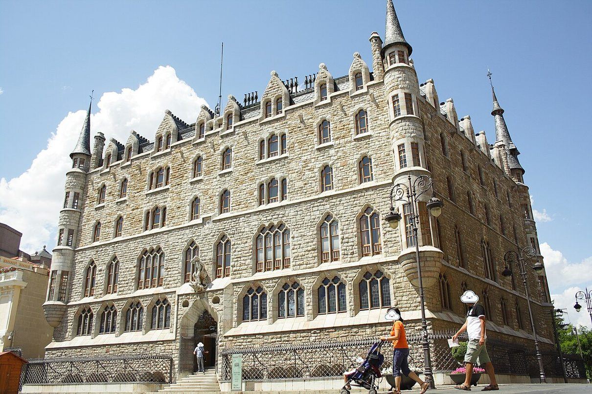 León se convierte en capital del universo Gaudí con unas jornadas que reúnen a los mayores expertos del arquitecto catalán
