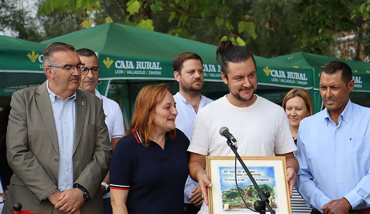 La feria de artesanía de Lorenzana reúne a miles de leoneses en su decimoquinta edición