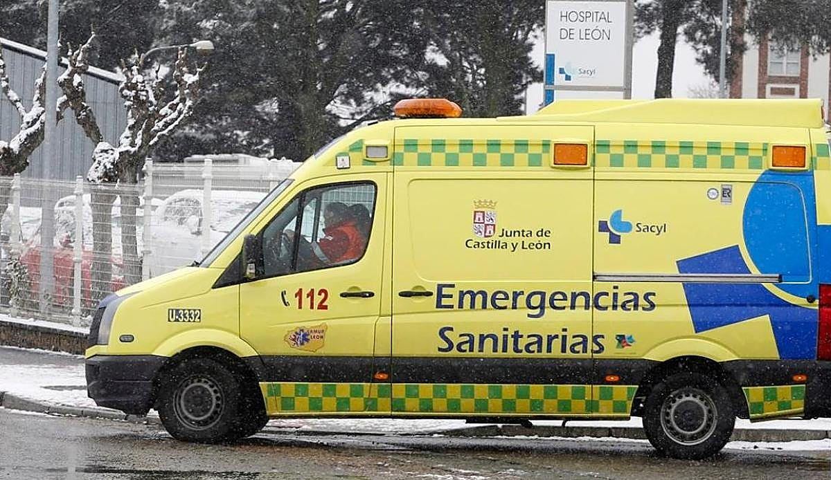Un hombre de 60 años, herido al salirse de la carretera de Santander en plena madrugada en Robledo de Torío