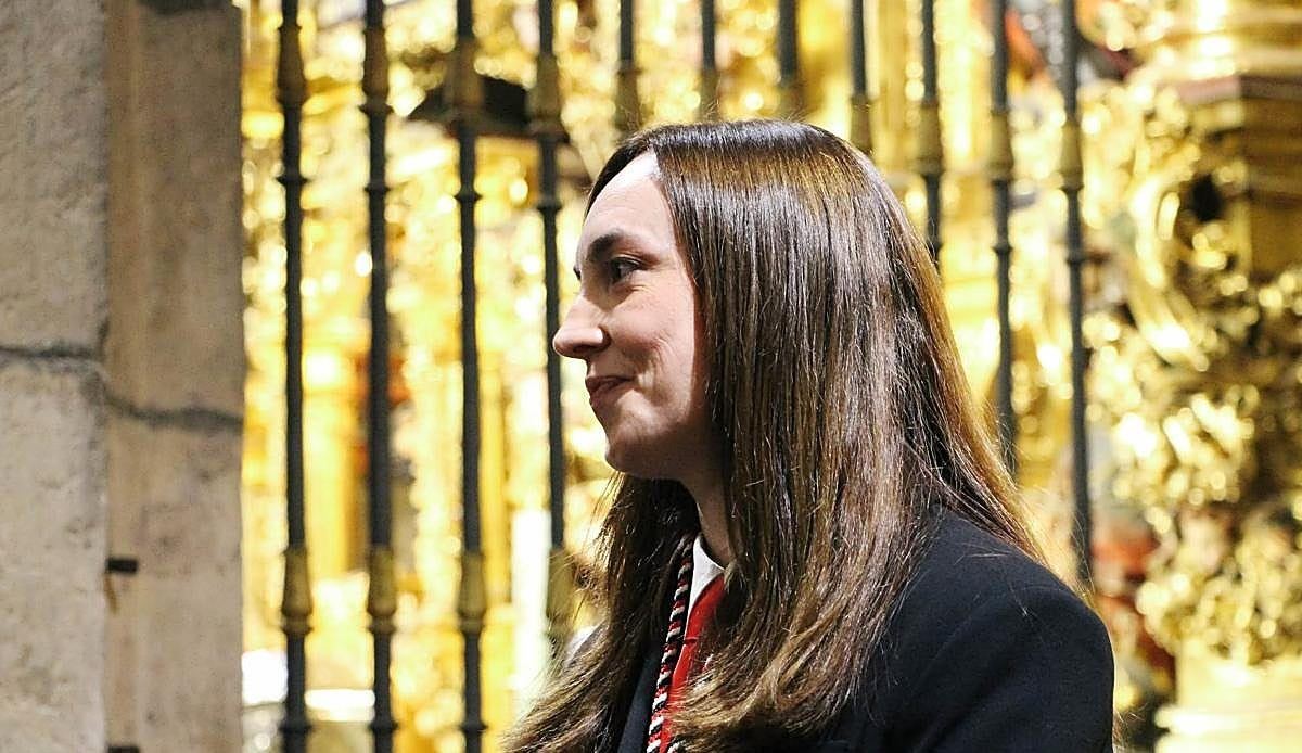 Cristina Blanco rompe más de seis décadas de historia en las Siete Palabras al convertirse en su primera abadesa