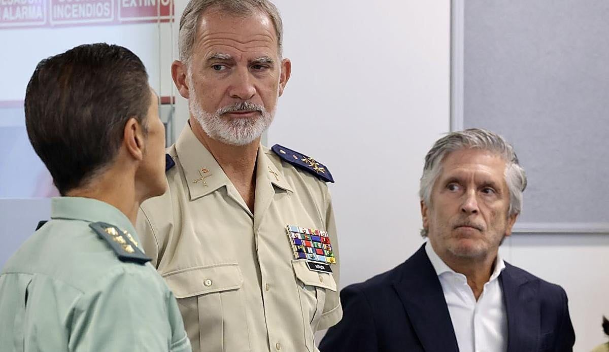 Felipe VI visita en León la unidad de la Guardia Civil que bloqueó 6,8 millones en estafas durante su primer año