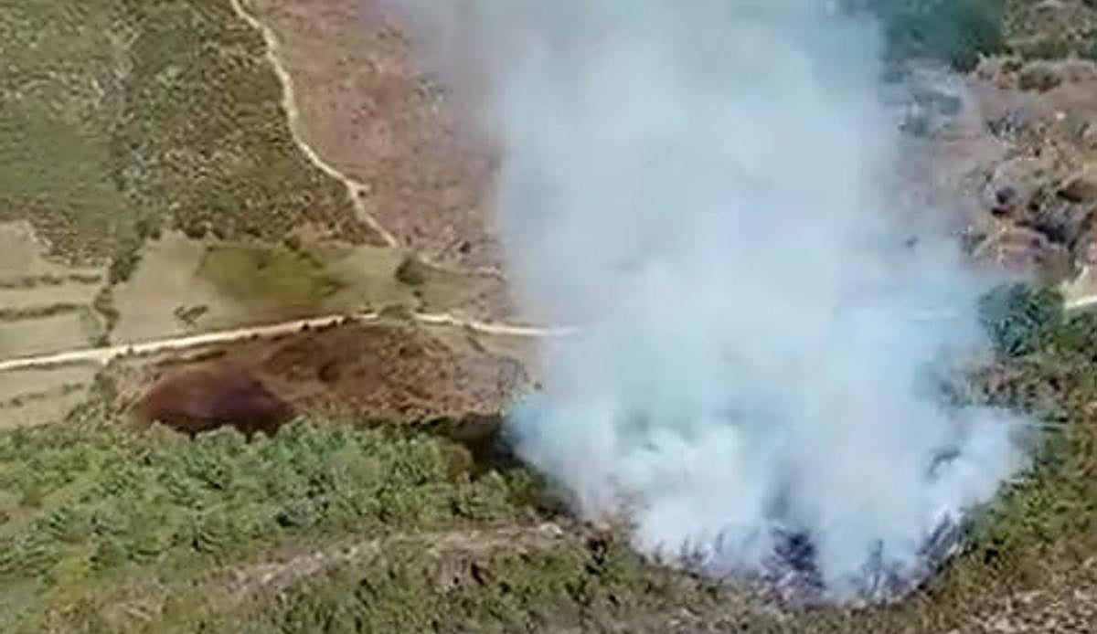 Las tormentas del fin de semana dejan dos nuevos incendios en León mientras se controla el fuego de Pendilla de Arbas tras qu