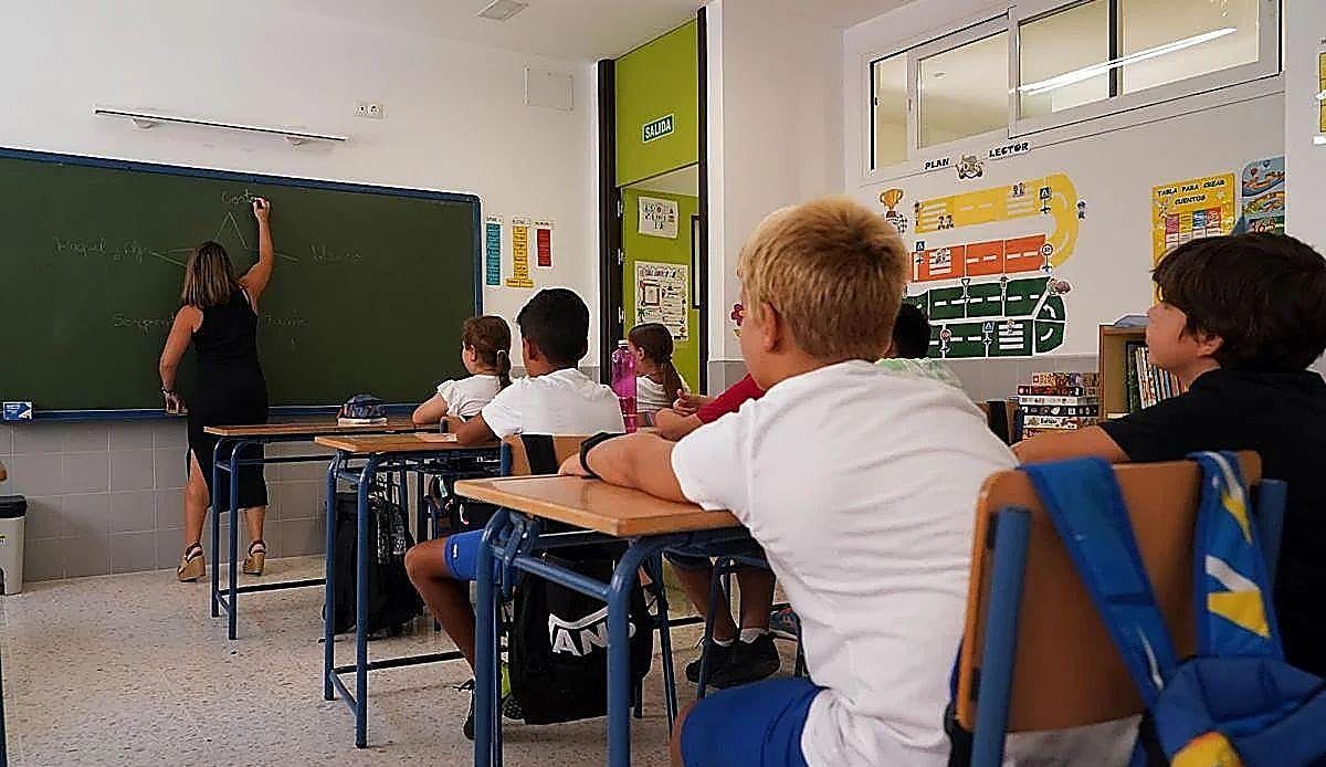 Doce auxiliares de educación especial en León denuncian que sus plazas fueron dadas a trabajadores con menor puntuación