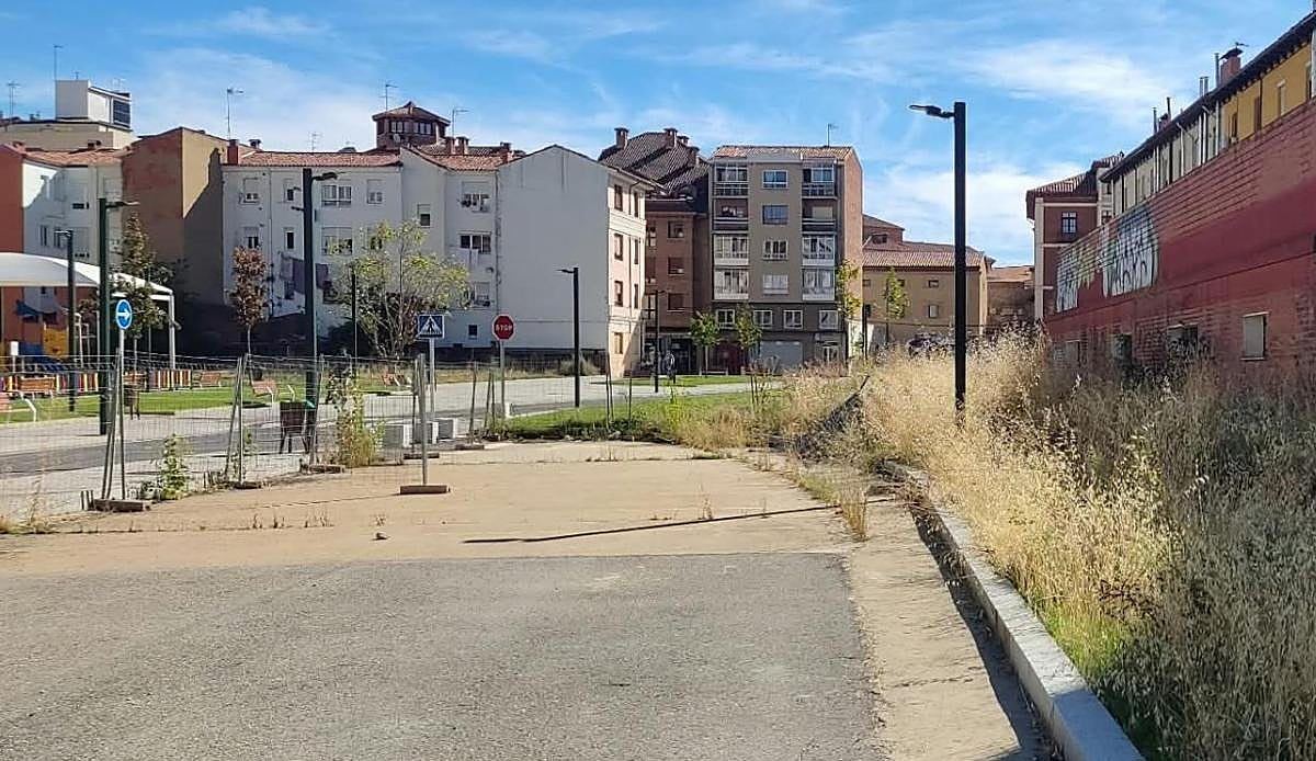 UPL urge al Ayuntamiento a negociar con Adif la limpieza de los terrenos abandonados junto a la estación de Matallana