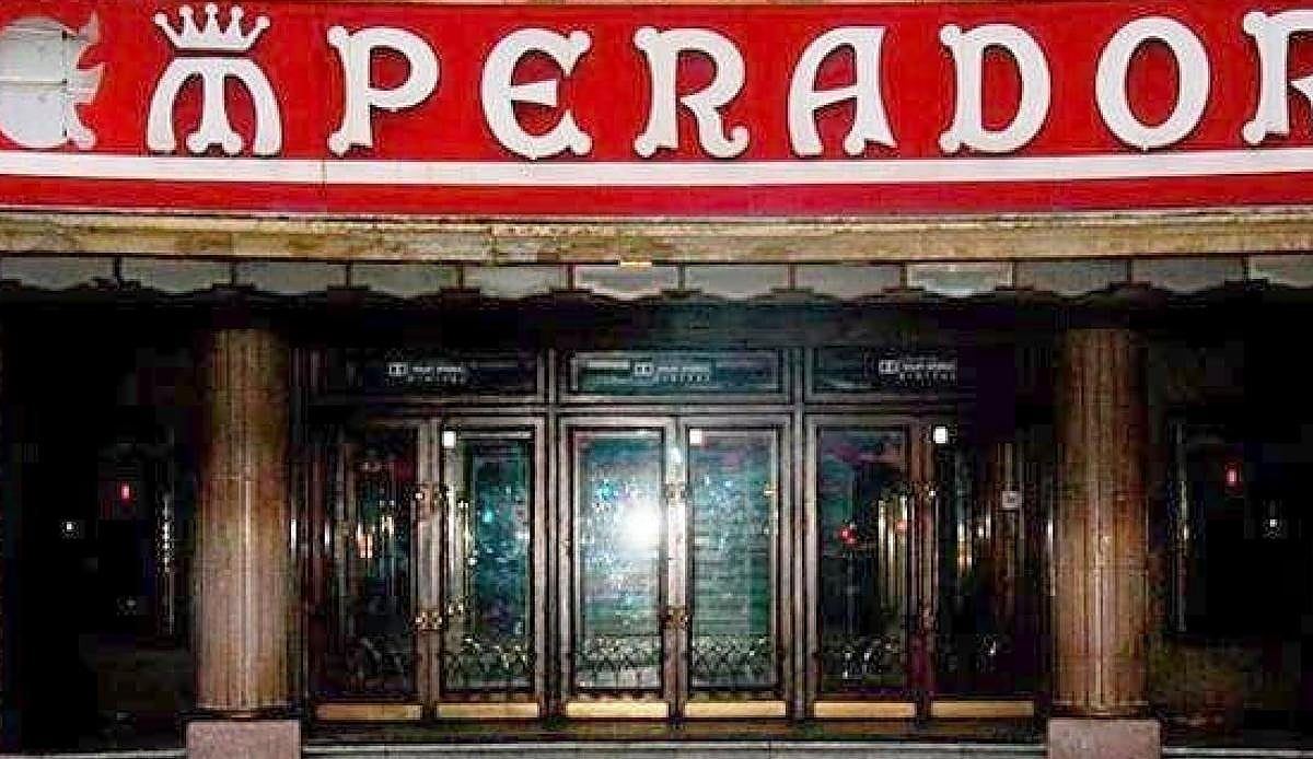 Veinte años cerrado y la licitación en marcha: el Teatro Emperador de León se acerca a su recuperación