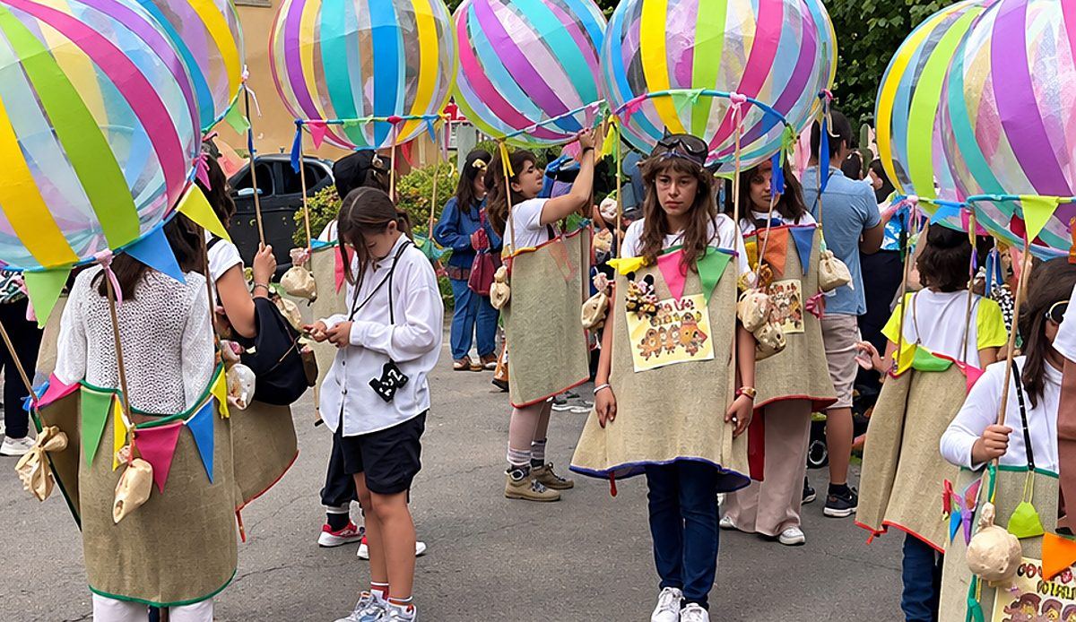 Toral de los Guzmanes vive sus días grandes con verbenas, carrozas y merienda en las bodegas