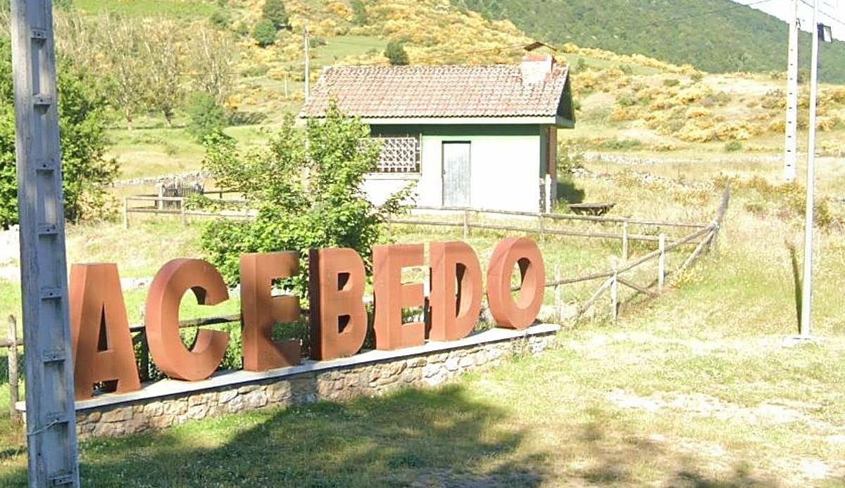 El Procurador del Común obliga a Acebedo a eliminar las barreras de su pasarela sobre el río Amea