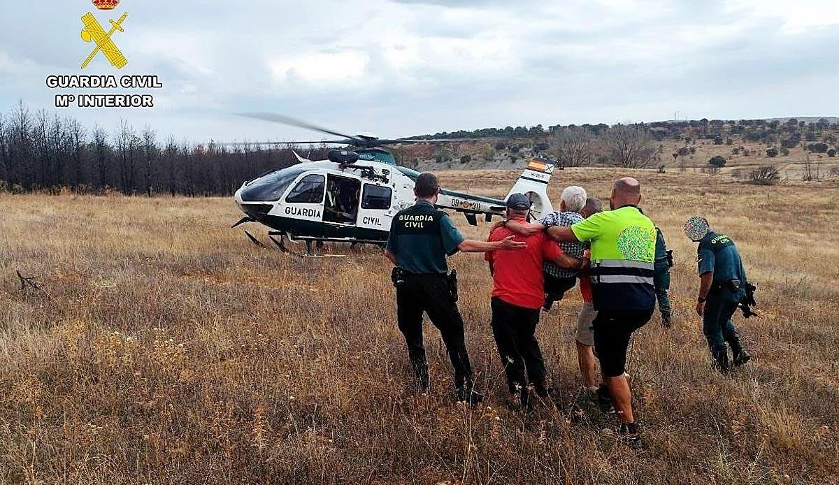 Un helicóptero evacúa a un anciano de 86 años hallado a cuatro kilómetros de Castrocalbón tras horas desaparecido