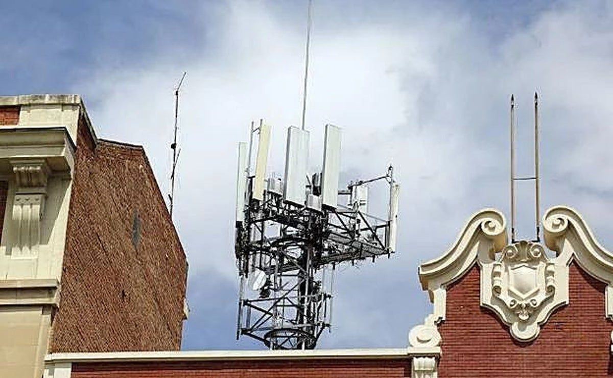 Casi la mitad del censo adulto de Villar de Mazarife se rebela contra la ubicación de una antena de telefonía