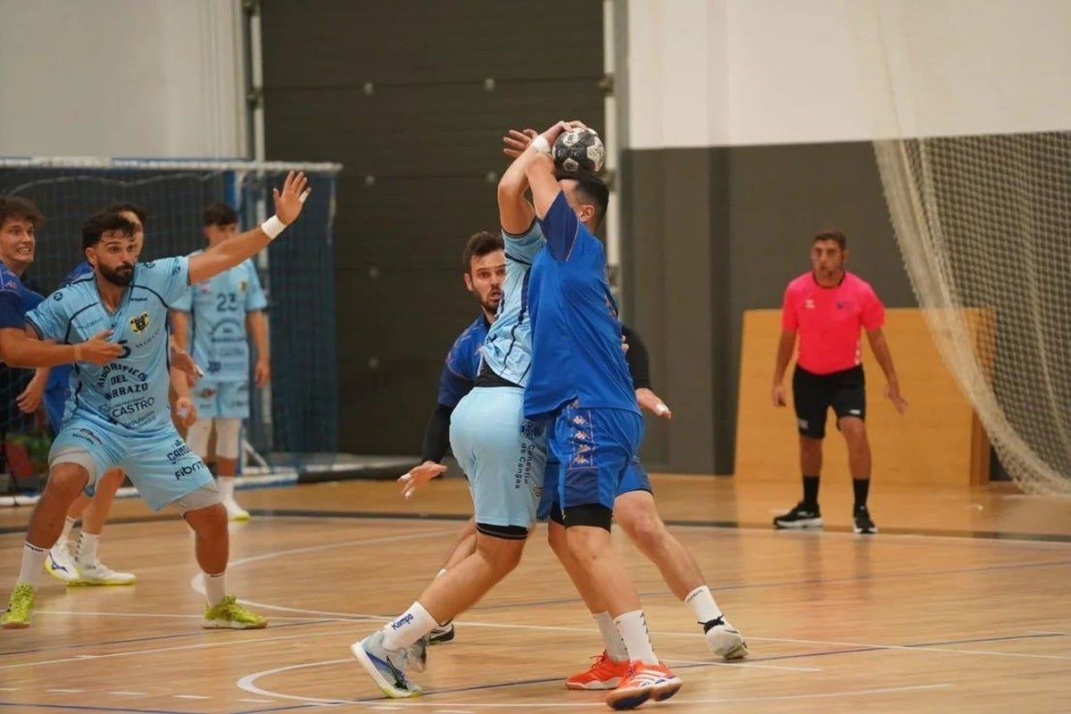 Ademar cae ante el Puerto Sagunto en el último suspiro y arranca la temporada con mal pie