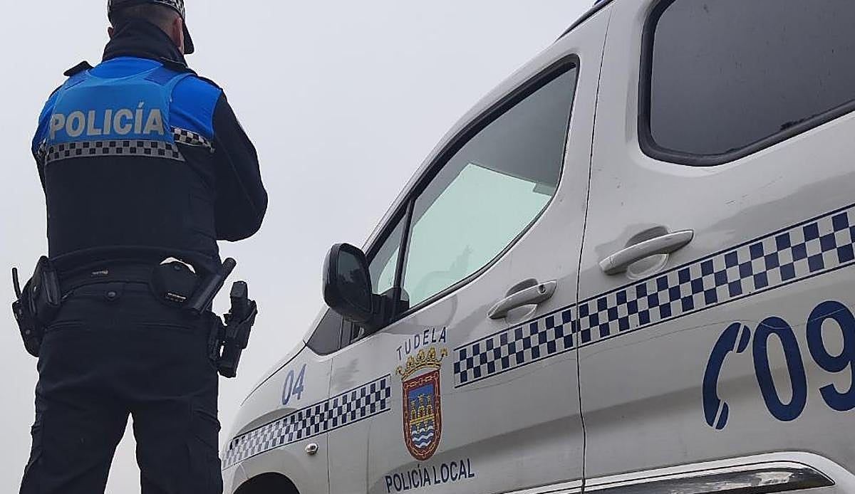Una menor pide ayuda a la Policía para escapar de su expareja, que la había golpeado con su bebé de un mes en el coche