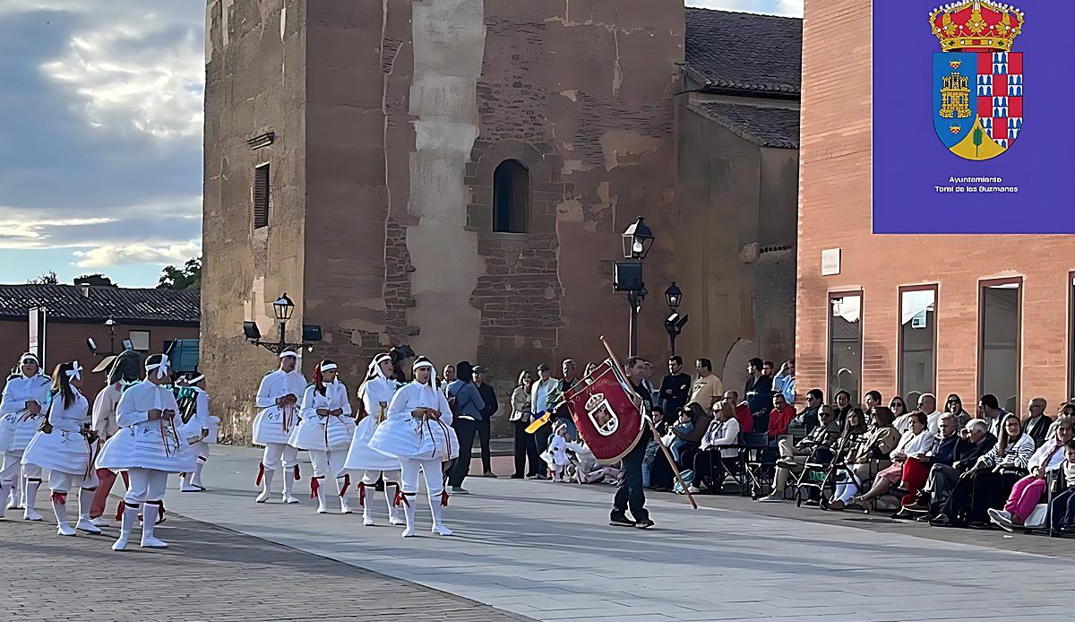 Cinco días de fiesta en Toral de los Guzmanes para honrar al Cristo de la Vega con música, carrozas y tradición