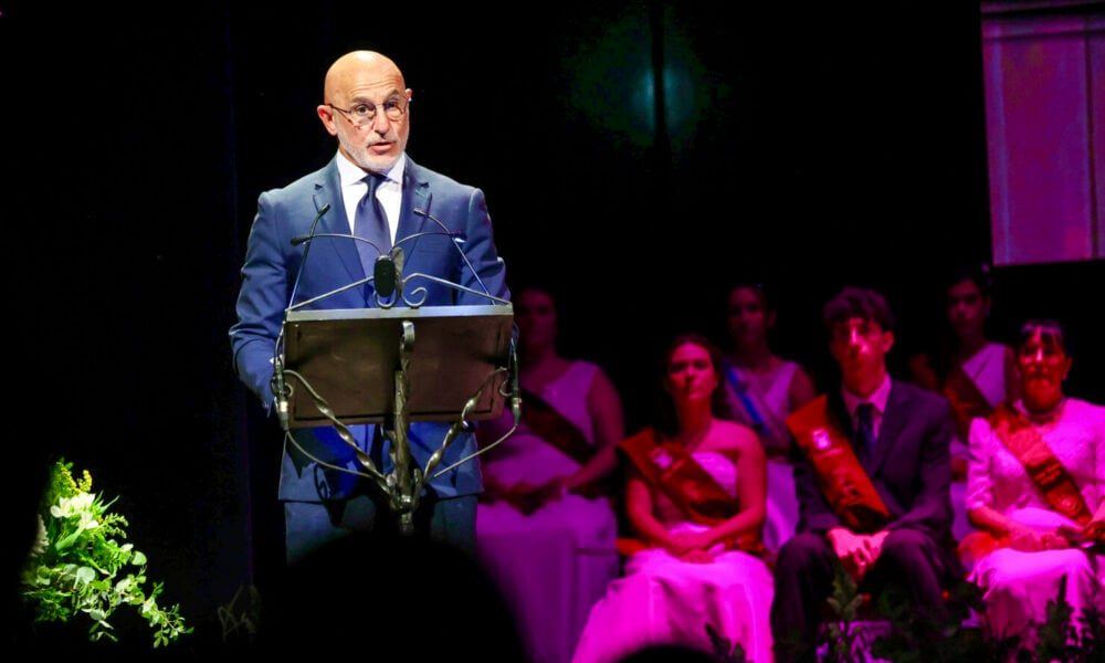 Luis de la Fuente emociona a Haro con un pregón que va directo al corazón de su pueblo