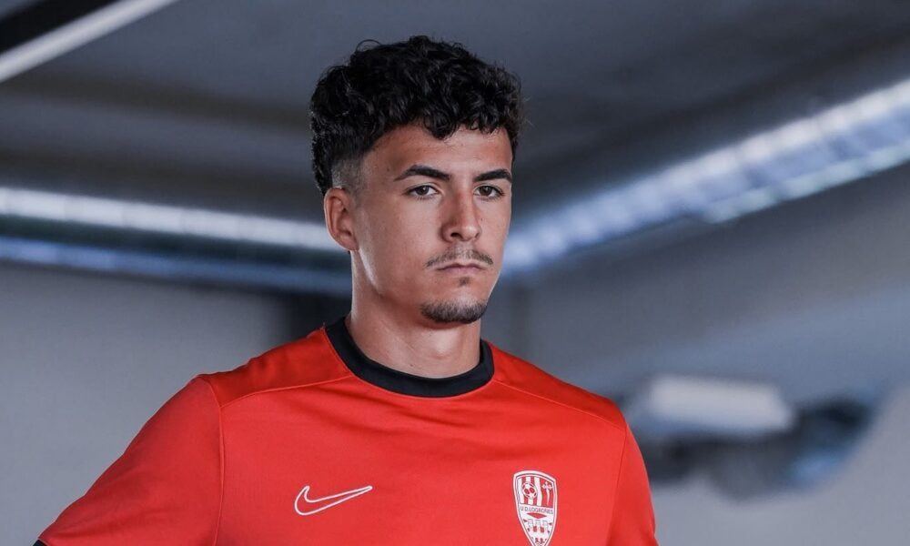 David Navarro brilla en su debut con la UD Logroñés y entra en el once ideal de Primera Federación