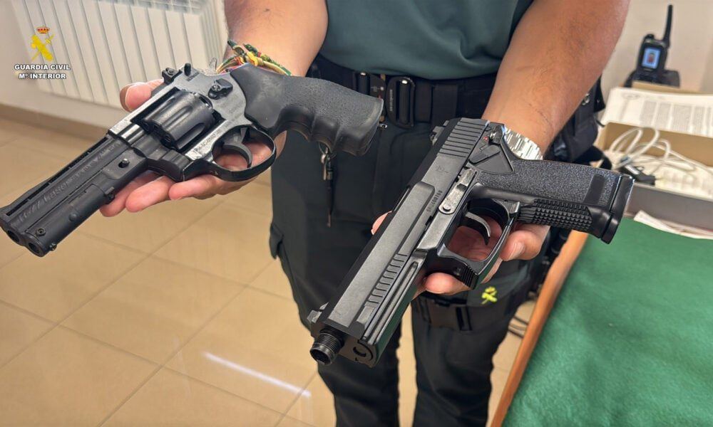 La Guardia Civil intercepta a un joven de Logroño con dos armas sin documentar tras intentar esquivar un control en Lardero