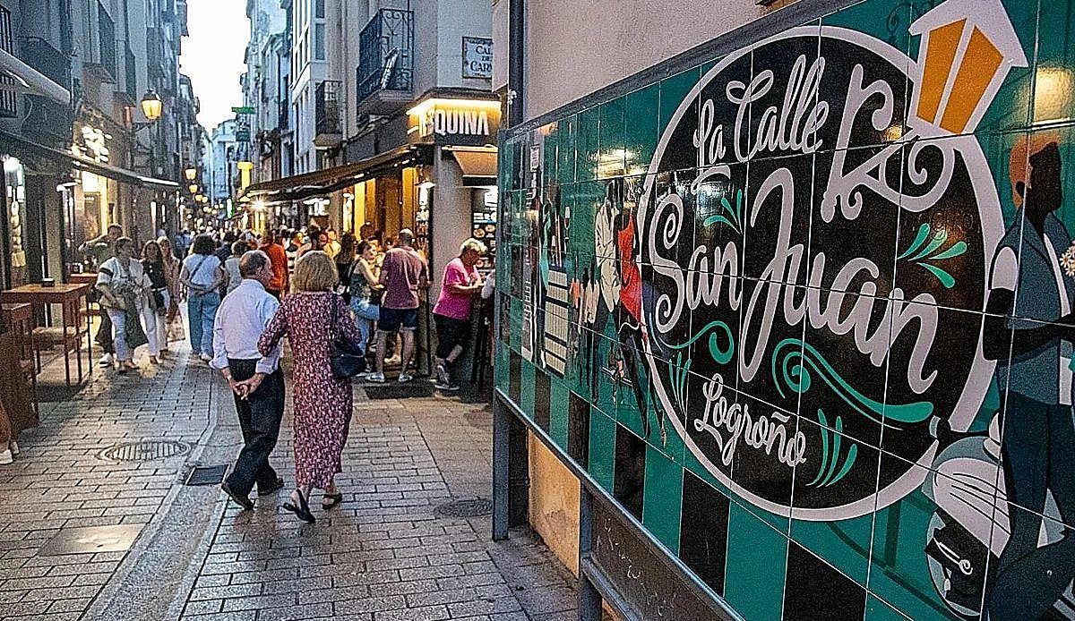 La calle San Juan de Logroño pide al turismo que baje el volumen y respete al barrio