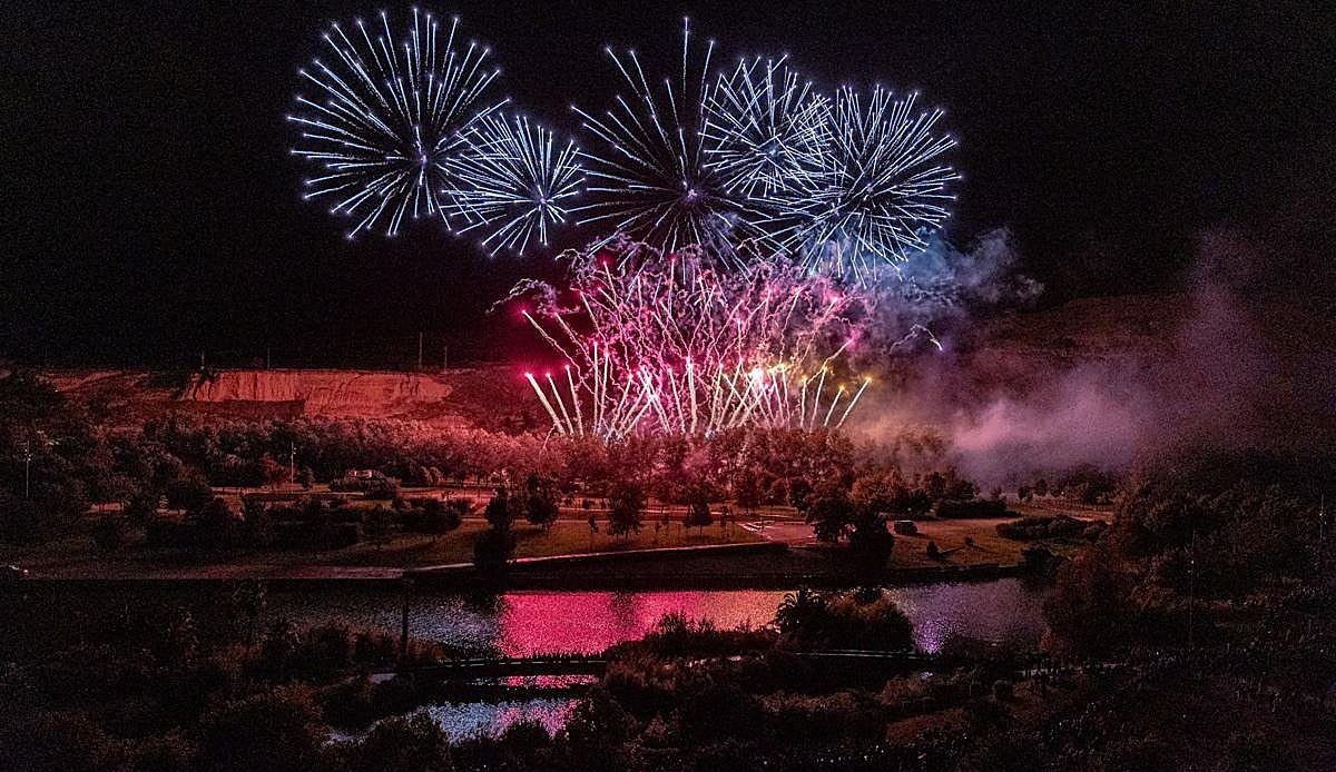 Logroño vive este domingo una jornada festiva completa con carrozas, toros, música y fuegos artificiales en San Mateo