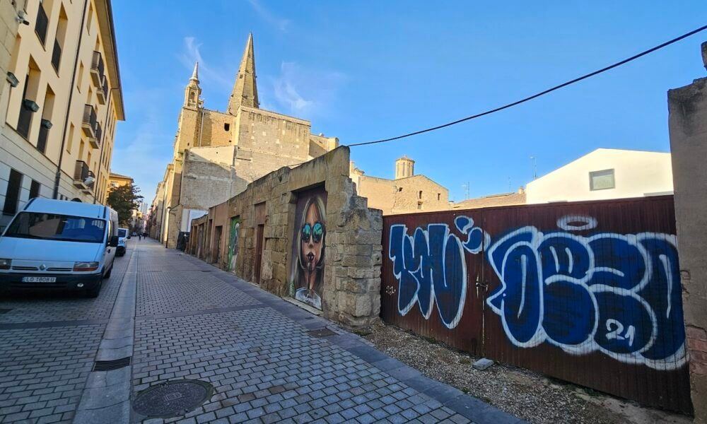 El PSOE exige al PP de Logroño que ceda cinco solares vacíos para construir 75 pisos de alquiler protegido en el Casco Antigu