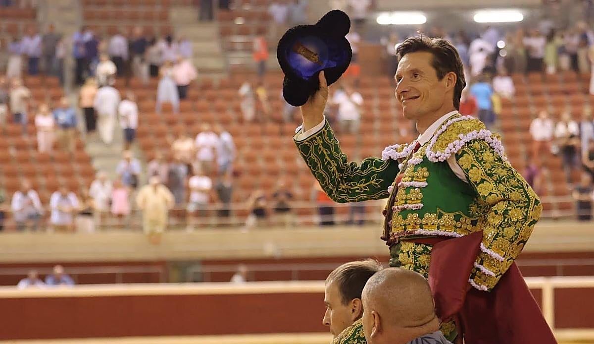 Diego Urdiales sale por la puerta grande en la tercera corrida de San Mateo