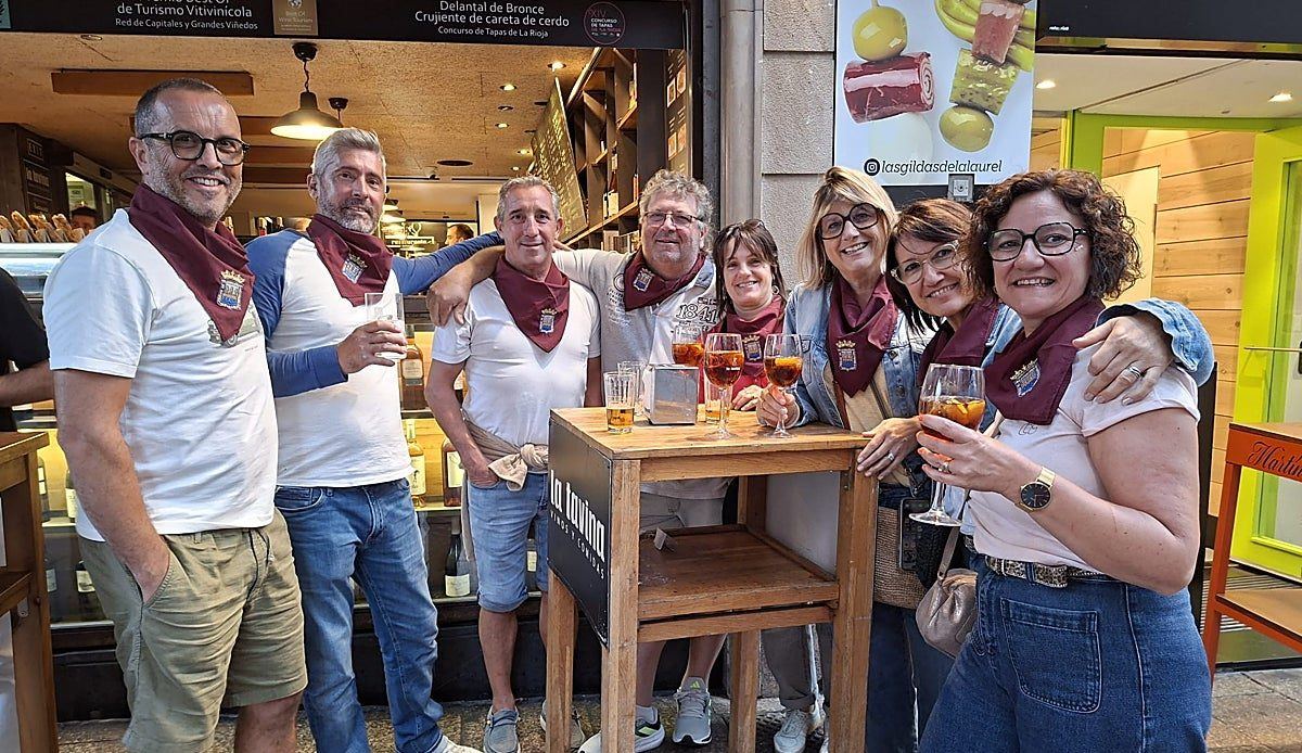 Treinta franceses de un pueblo de mil vecinos llegan a Logroño para vivir San Mateo desde la Laurel hasta los toros