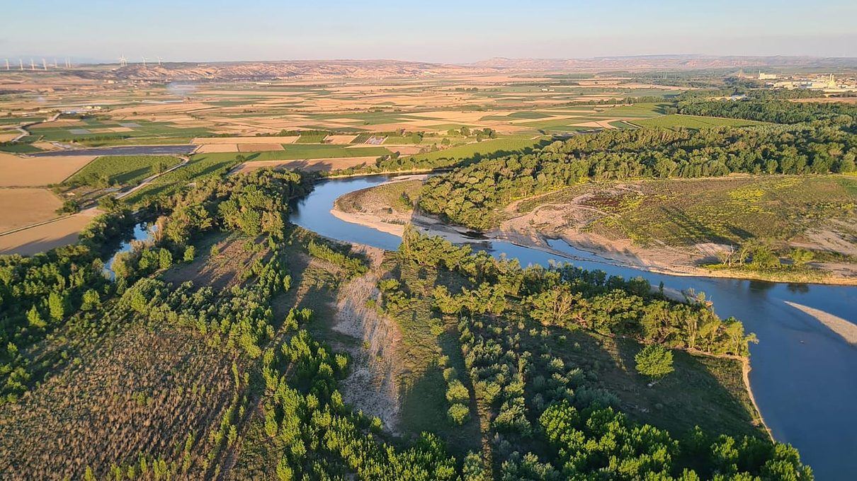 Hallan un cadáver en las aguas del Ebro a su paso por Viana