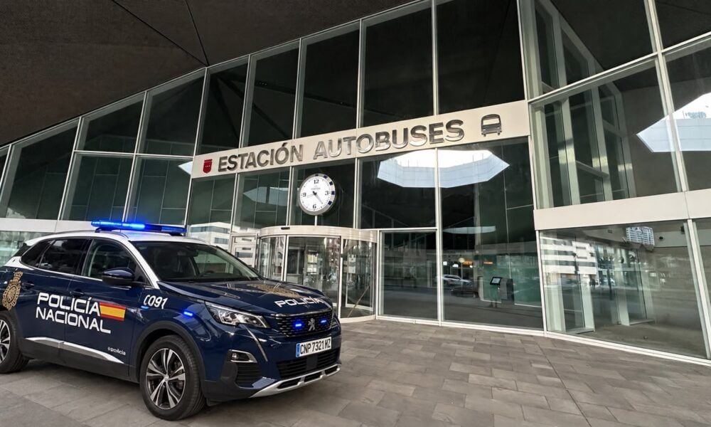 Alerta en la estación de autobuses de Logroño: estafadores roban tarjetas bancarias haciéndose pasar por vendedores de bonos