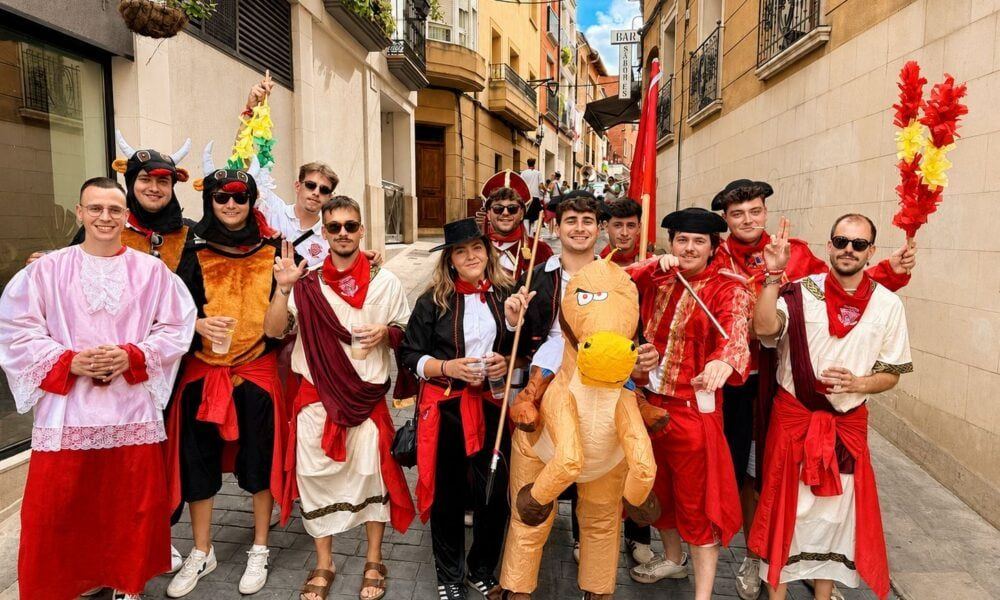 La Peña Philips sale a la calle disfrazada de toreros para señalar al Ayuntamiento de Calahorra por cancelar los toros
