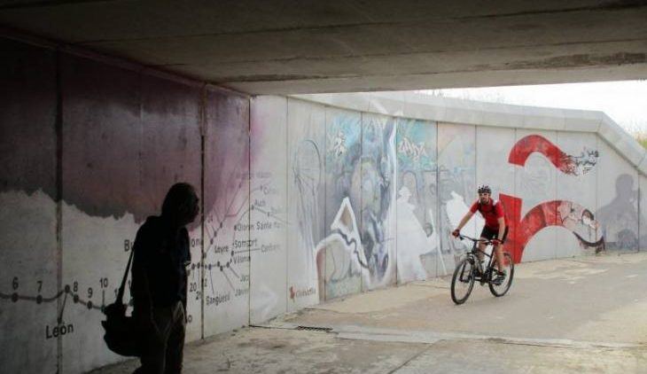Vecinos denuncian el abandono del carril bici junto al aparcamiento de los cines 7 Infantes de Logroño