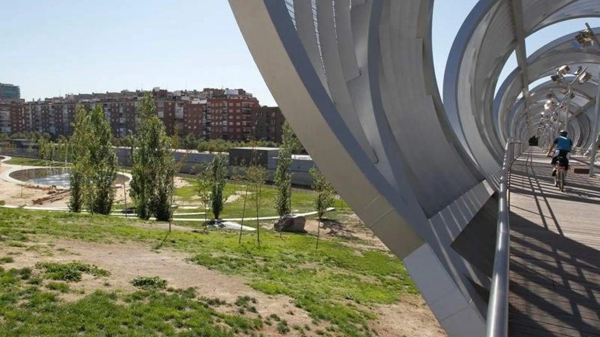 Los madrileños quieren más sombra en los colegios y nuevas piscinas: así son los proyectos vecinales por distrito