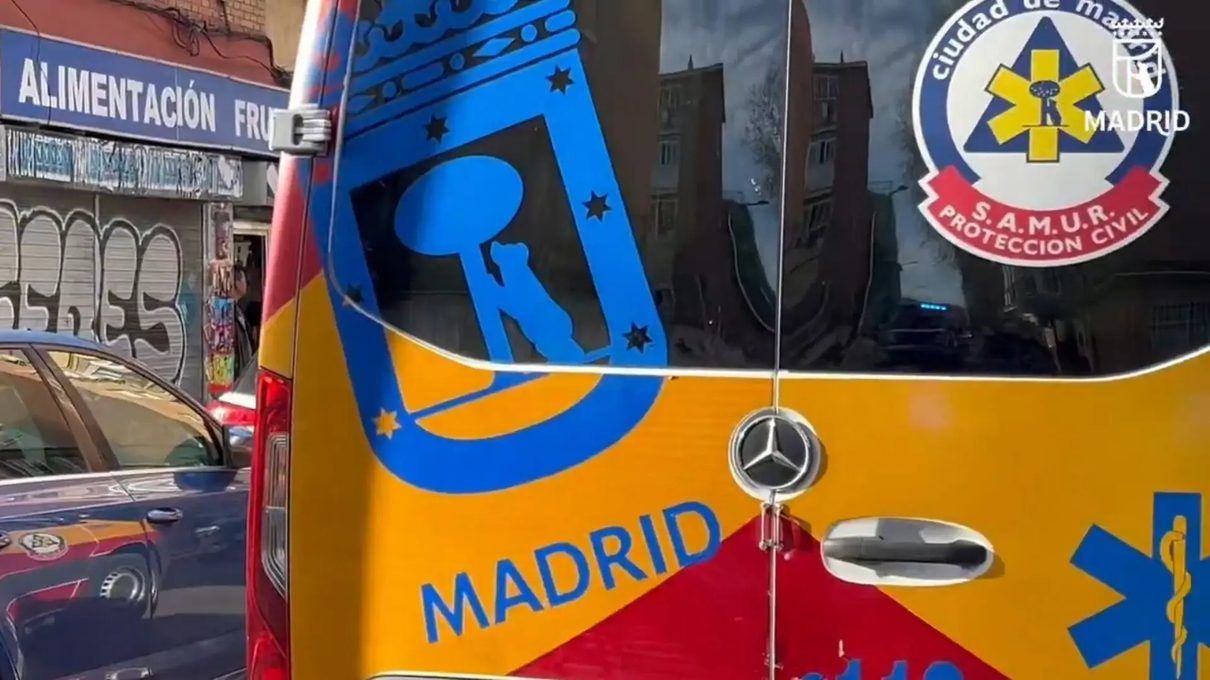 Una motorista de 36 años sale despedida varios metros en un choque en la M-30 y queda herida grave con posible lesión medular