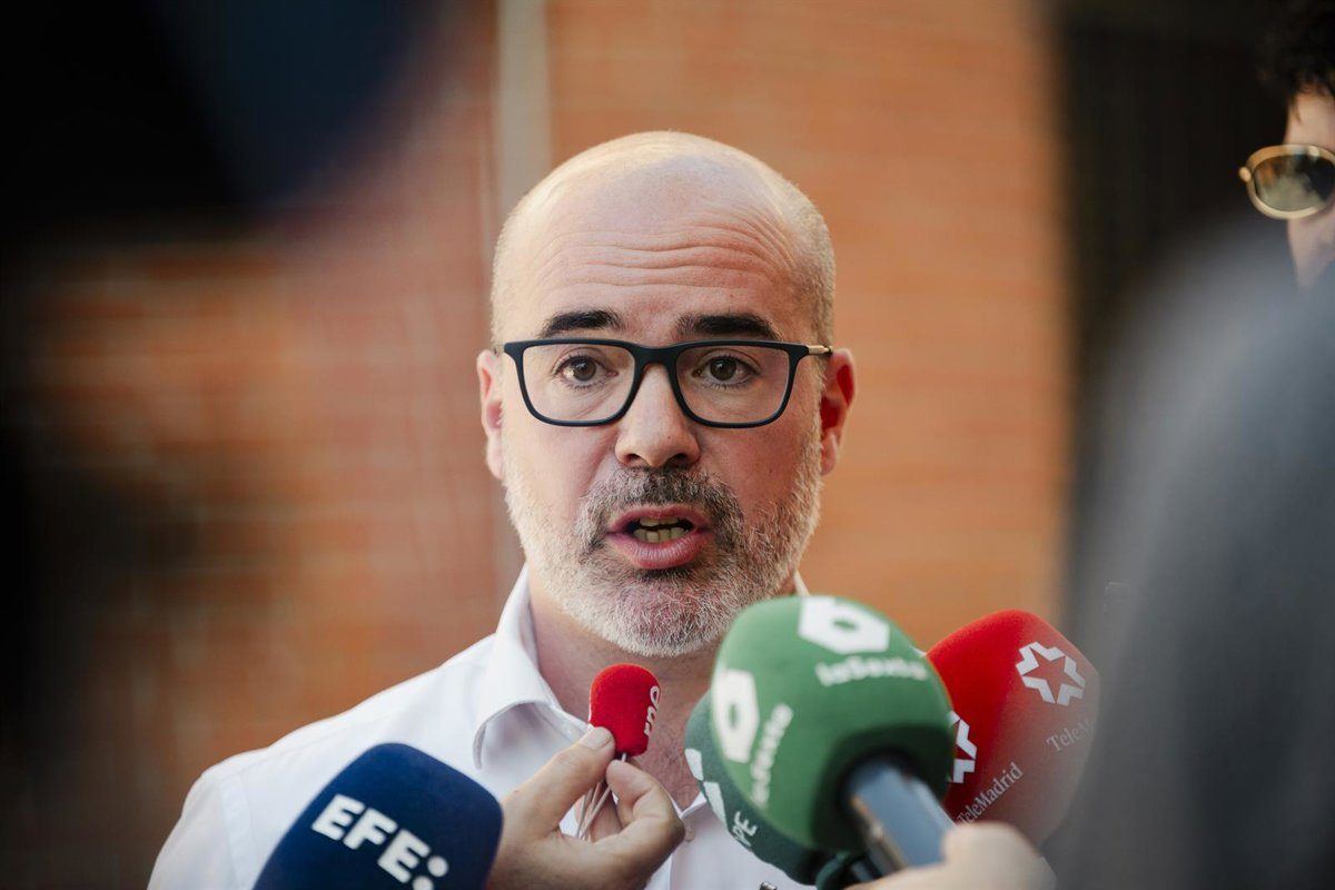 El delegado del Gobierno denuncia que la Comunidad de Madrid quiere dejar sin voto a 400.000 ciudadanos